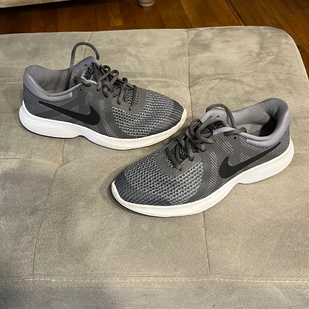 SOLD Nike Revolution 4 sneakers size 5Y